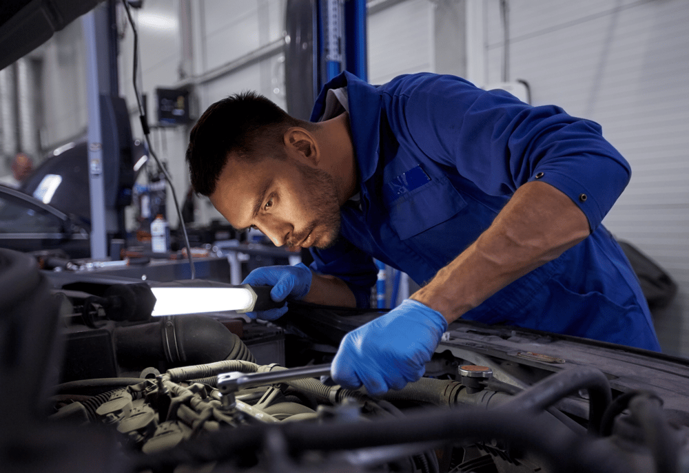 A mechanic working on an HGV after successfully writing an HGV cover letter.